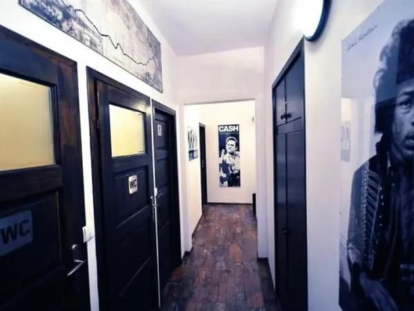 Blues Rooms 5