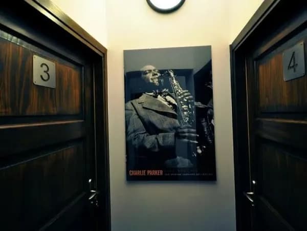 Blues Rooms 7