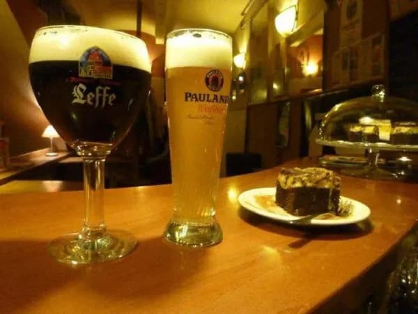 Academus Cafe / Pub & Guest House - Image 3
